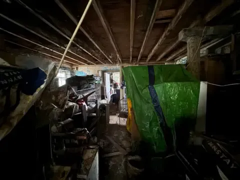 Property Full of Rubbish Is Set for Sale at £38k